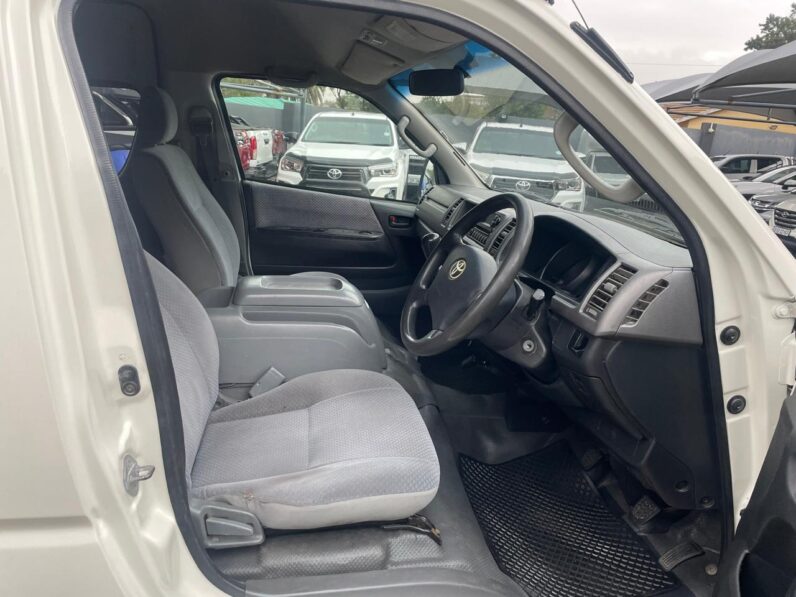 2011 Toyota Quantum 2.5D-4D GL 14-Seater Bus
