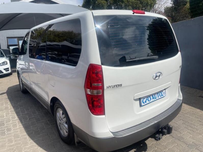 Hyundai H-1 2.4 Bus