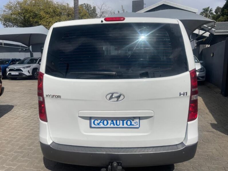 Hyundai H-1 2.4 Bus