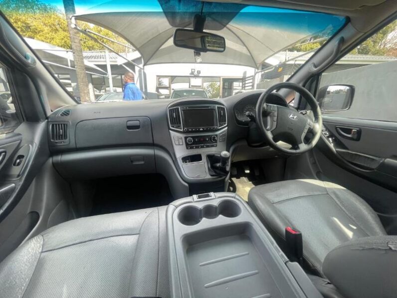 Hyundai H-1 2.4 Bus