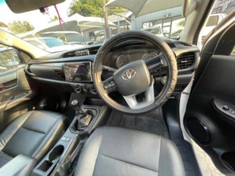 Toyota Hilux 2.4GD-6 SRX
