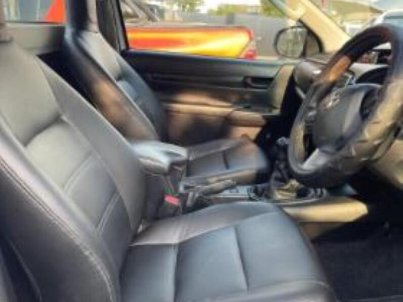 Toyota Hilux 2.4GD-6 SRX